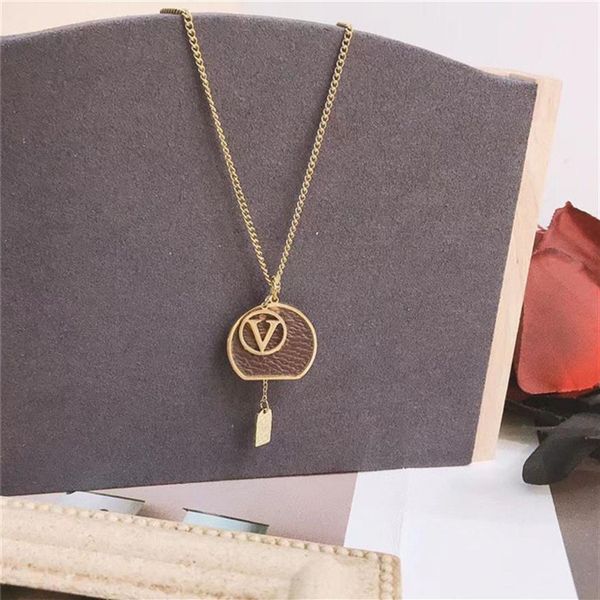 2021 new luxurys pendant necklaces fashion for man woman 48cm designers brand jewelry mens womens highly quality more model option201r, Silver
2021 new luxurys pendant necklaces fashion for man woman 48cm designers brand jewelry mens womens highly quality more model option201r, Silver