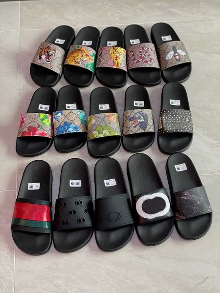 2023 designer rubber slides flat sandals for mens women tiger bee flowers fashion classic original sandal summer beach slipper with box, Black
2023 designer rubber slides flat sandals for mens women tiger bee flowers fashion classic original sandal summer beach slipper with box, Black