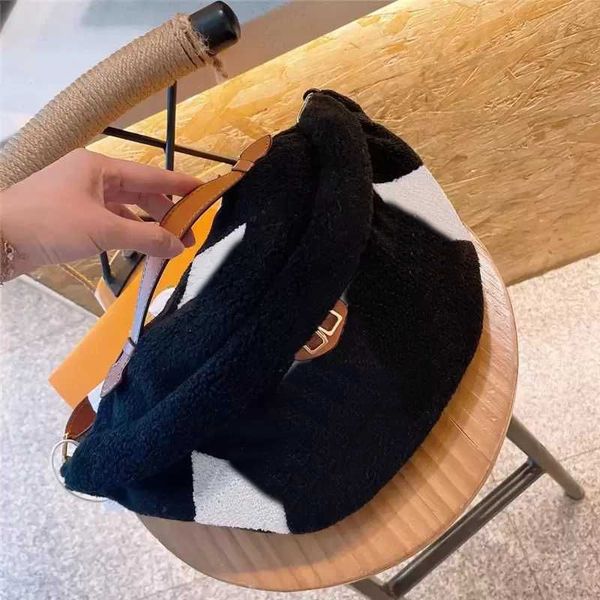 winter teddy waist bag designer bum bag for womens men fashion lambswool crossbody shoulder bags fluffy bumbag luxury fannypack pursesbagssb
winter teddy waist bag designer bum bag for womens men fashion lambswool crossbody shoulder bags fluffy bumbag luxury fannypack pursesbagssb