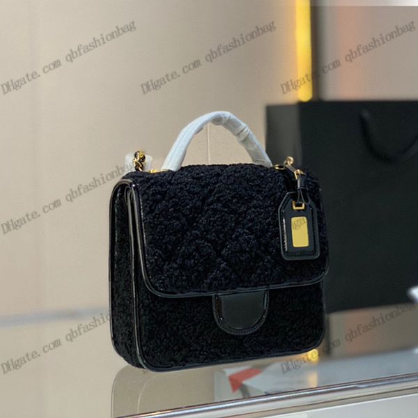 22f/w lamb wool nameplate tofu designer bags classic quilted with handle totes gold metal hardware chain crossbody purse designer luxury had
22f/w lamb wool nameplate tofu designer bags classic quilted with handle totes gold metal hardware chain crossbody purse designer luxury had