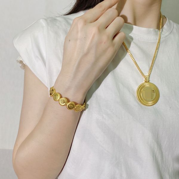 luxury open bracelets ancient greek pattern cuff bangle banshee medusa head portrait 18k gold plated women's designer jewelry festive p, Black
luxury open bracelets ancient greek pattern cuff bangle banshee medusa head portrait 18k gold plated women's designer jewelry festive p, Black