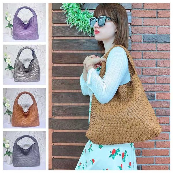 bags botte ven tote handbags fashion woven cosmetic pouch female bag vegetable basket new style fashionable shoulder shopping chain
bags botte ven tote handbags fashion woven cosmetic pouch female bag vegetable basket new style fashionable shoulder shopping chain