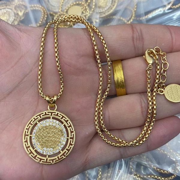 fashion new designed pendant hollow out greca starfishes women's chain necklace banshee medusa head portrait 18k gold plated ladie240u, Silver
fashion new designed pendant hollow out greca starfishes women's chain necklace banshee medusa head portrait 18k gold plated ladie240u, Silver