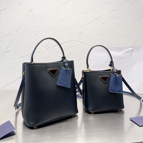 bags designer totes bag women handbag classic luxury brand imitation splicing large capacity vintage shoulder bag leather fashion wallet kzo
bags designer totes bag women handbag classic luxury brand imitation splicing large capacity vintage shoulder bag leather fashion wallet kzo
