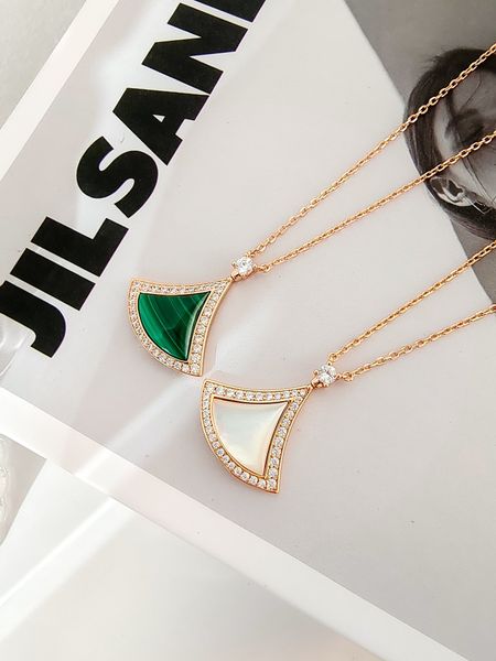 luxury designer pendant necklacce dream 18k gold plated white ang green mother of pearl fan charm short chain choker for women with box part, Silver
luxury designer pendant necklacce dream 18k gold plated white ang green mother of pearl fan charm short chain choker for women with box part, Silver
