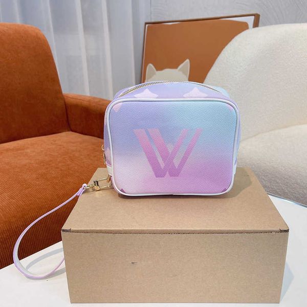 classic print women cosmetic bags gradient handbag luxurys designers shouder crossbody bag genuine leather messenger ladies
classic print women cosmetic bags gradient handbag luxurys designers shouder crossbody bag genuine leather messenger ladies