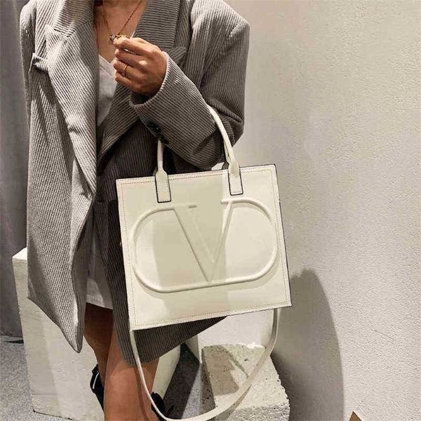 bag women's bag 2022 new version sling one shoulder messenger large embroidered wire purses
bag women's bag 2022 new version sling one shoulder messenger large embroidered wire purses