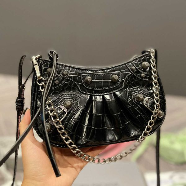le cagole fall new women's bag le cagole luxury designer shoulder stack messenger bag shape underarm with coin purse ledj
le cagole fall new women's bag le cagole luxury designer shoulder stack messenger bag shape underarm with coin purse ledj