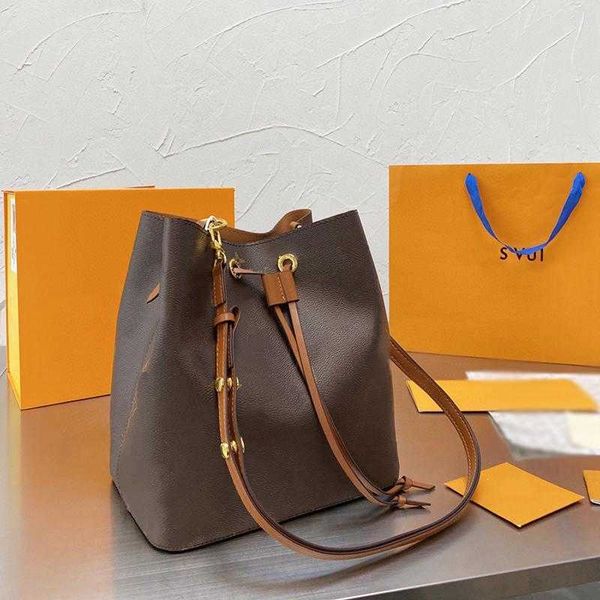 designer luxury women the tote bag fashion versatile handbags shoulder crossbody bags purse tories totes large capacity saddle wallets 7a v7
designer luxury women the tote bag fashion versatile handbags shoulder crossbody bags purse tories totes large capacity saddle wallets 7a v7