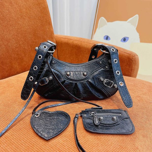 le cagole luxury designer le cagole pure leather motorcycle bag pleated handbag purse women's fashion clutch women's crossbody bag
le cagole luxury designer le cagole pure leather motorcycle bag pleated handbag purse women's fashion clutch women's crossbody bag