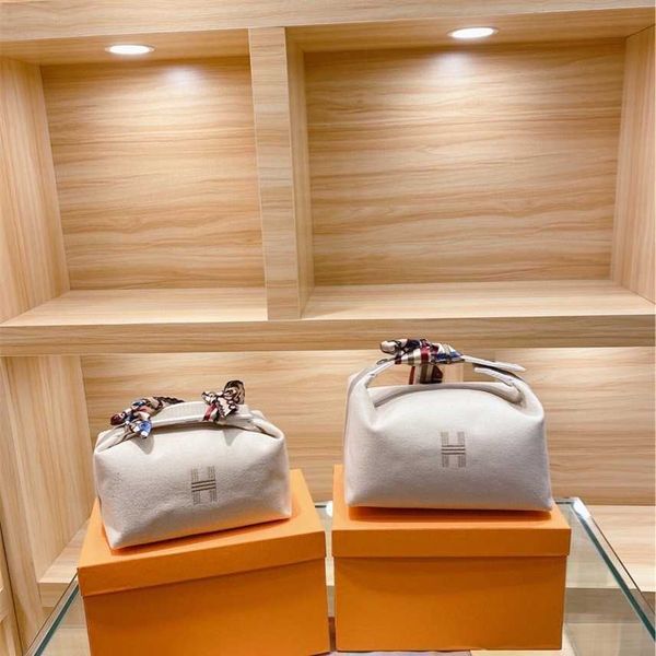 autumn simple solid color soft handle zipper cross section square white shell bag inner patch purses
autumn simple solid color soft handle zipper cross section square white shell bag inner patch purses