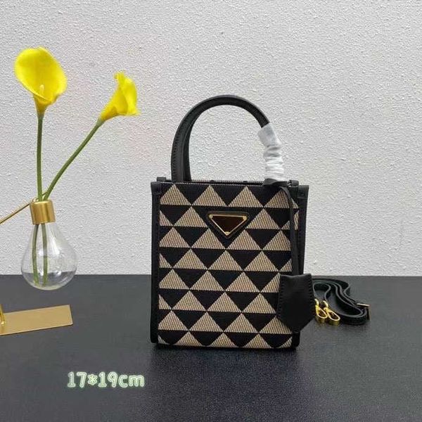 designersdesigner tote bag totes shoulder bags handbags triangle weaving fashion women's purse cellphone case brand designers samll cor
designersdesigner tote bag totes shoulder bags handbags triangle weaving fashion women's purse cellphone case brand designers samll cor