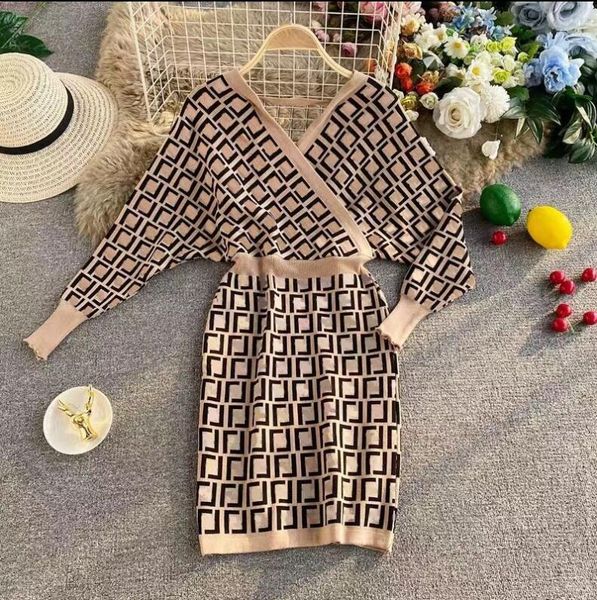 casual drsses designer 22ff new autumn and winter women's dresses wool knit v neck long sleeve europe the united states selling large s, Black;gray
casual drsses designer 22ff new autumn and winter women's dresses wool knit v neck long sleeve europe the united states selling large s, Black;gray