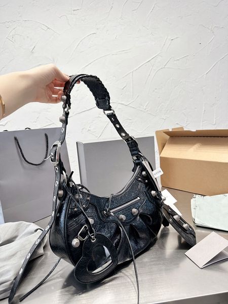 le cagole classic luxurys designer half moon crossbody bag women's motorcycle bag with mirror le cagole handbag small clutch vintage sh
le cagole classic luxurys designer half moon crossbody bag women's motorcycle bag with mirror le cagole handbag small clutch vintage sh
