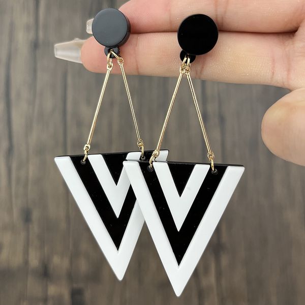 european and american new triangle dangle chandelier fashion exaggeration personality geometry acrylic long pendant earrings women's pa, Silver
european and american new triangle dangle chandelier fashion exaggeration personality geometry acrylic long pendant earrings women's pa, Silver
