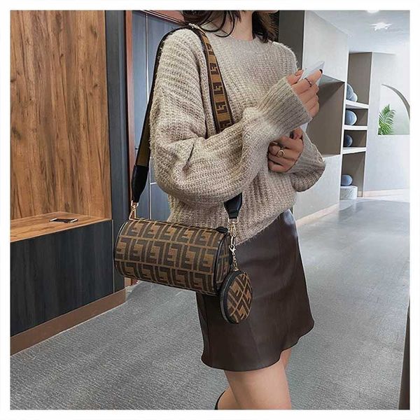 designer winter winter new style messenger wide belt simple cylinder pillow flower boston women's shoulder bag handbags outlet
designer winter winter new style messenger wide belt simple cylinder pillow flower boston women's shoulder bag handbags outlet