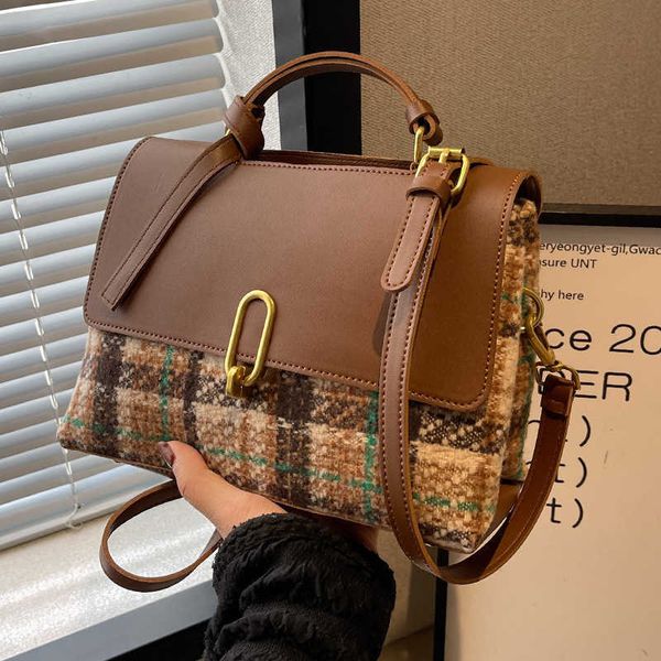 hand textural lattice portable small square for women 2022 autumn and winter high-end fashion one shoulder messenger bag
hand textural lattice portable small square for women 2022 autumn and winter high-end fashion one shoulder messenger bag