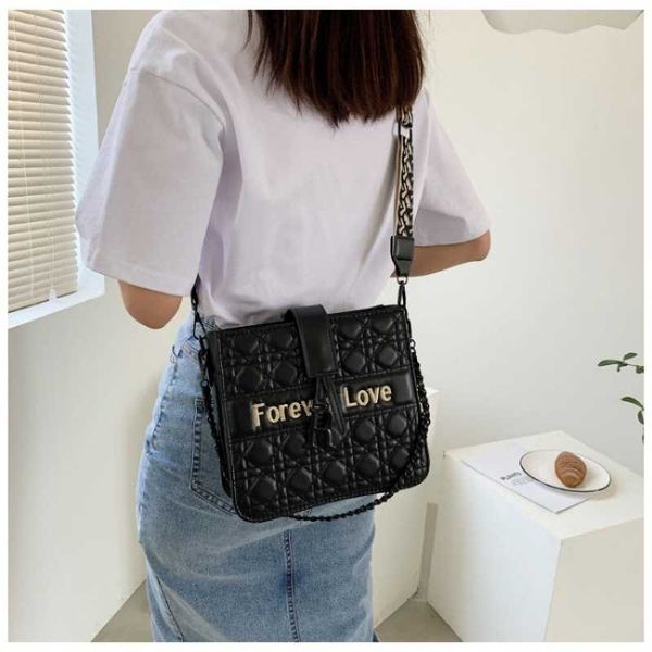 bag female new fashion embroidered thread sling single shoulder letter chain messenger purses black friday
bag female new fashion embroidered thread sling single shoulder letter chain messenger purses black friday