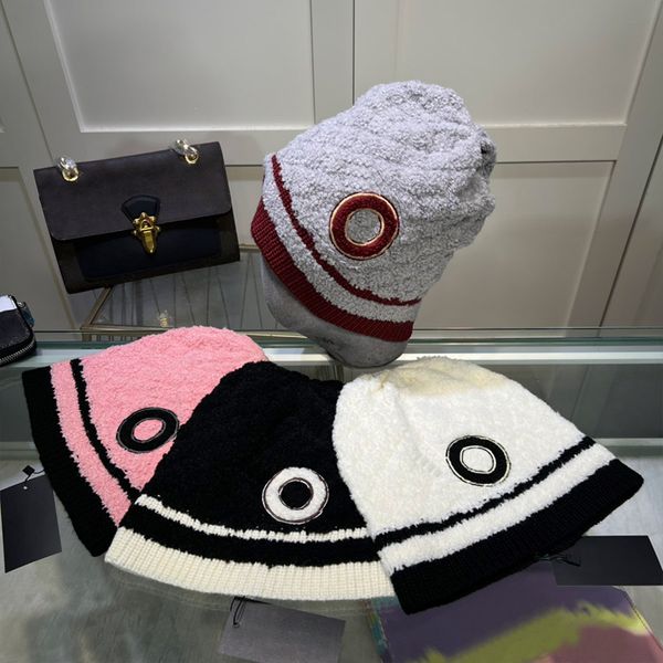 designer beanie knitted hat fashion skull caps for man woman winter hats 4 color cap, Blue;gray
designer beanie knitted hat fashion skull caps for man woman winter hats 4 color cap, Blue;gray