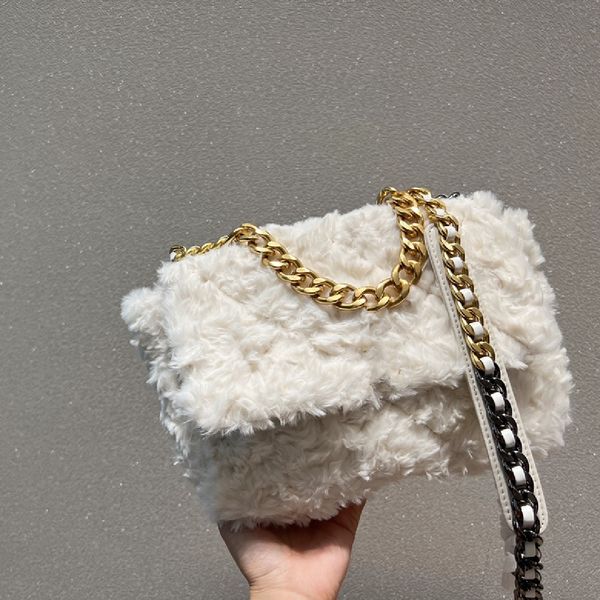 2022 handbag luxury winter fluff handbag name handbag women's crossbody bag fashion vintage leather chain shoulder bag
2022 handbag luxury winter fluff handbag name handbag women's crossbody bag fashion vintage leather chain shoulder bag