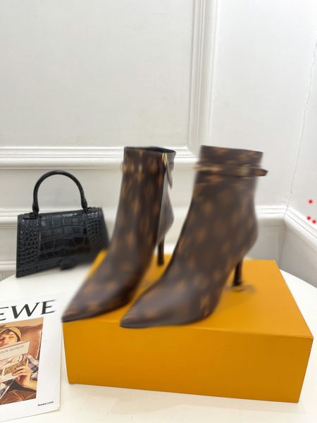 designer women boots martin desert leather boot flamingos love arrow medal real leathers coarse winter designers shoes with box size 35-40 -, Black
designer women boots martin desert leather boot flamingos love arrow medal real leathers coarse winter designers shoes with box size 35-40 -, Black