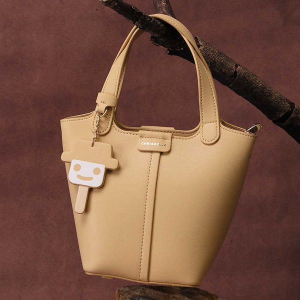 fashion bucket large capacity niche design hand high texture pendant versatile vegetable basket messenger bag
fashion bucket large capacity niche design hand high texture pendant versatile vegetable basket messenger bag
