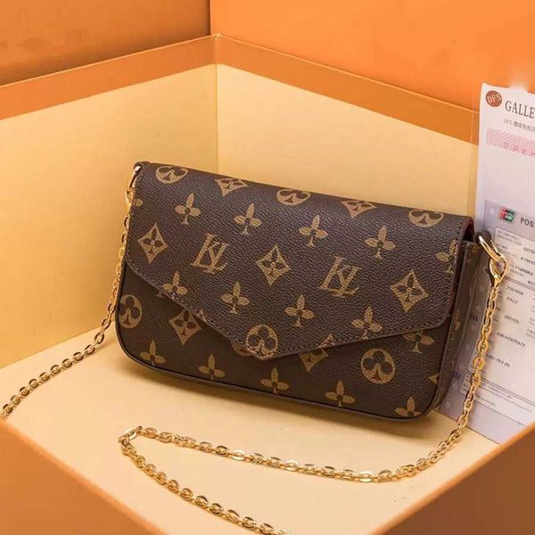 designer luxury women the tote bag fashion versatile handbags shoulder crossbody bags purse tories totes large capacity saddle wallets 7a 1d
designer luxury women the tote bag fashion versatile handbags shoulder crossbody bags purse tories totes large capacity saddle wallets 7a 1d