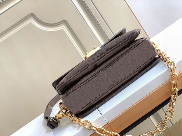 ladies outdoor leisure bags 2023 popular simple small square bag famous fashion designer underarm bag clamshell totebag wide shoulder straps
ladies outdoor leisure bags 2023 popular simple small square bag famous fashion designer underarm bag clamshell totebag wide shoulder straps