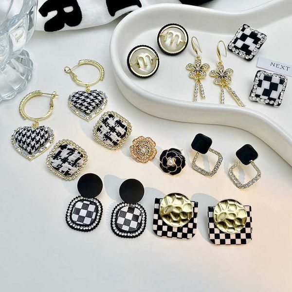 autumn charm winter black and white chessboard plaid silver needle earrings light luxury temperament niche design sense advanced, Golden
autumn charm winter black and white chessboard plaid silver needle earrings light luxury temperament niche design sense advanced, Golden
