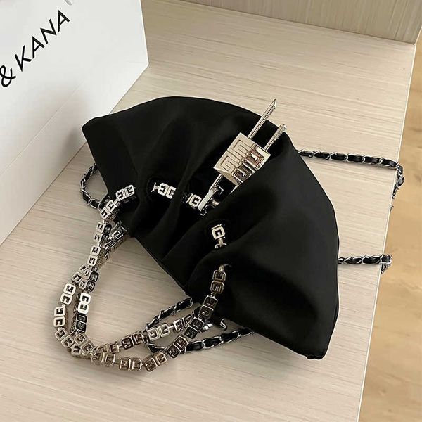 women pure and women' ummer 2022 high-end chain handbag black nylon meenger bag
women pure and women' ummer 2022 high-end chain handbag black nylon meenger bag