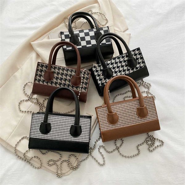 hand high sense niche design 2022 women's versatile one shoulder underarm portable lattice staff bag
hand high sense niche design 2022 women's versatile one shoulder underarm portable lattice staff bag