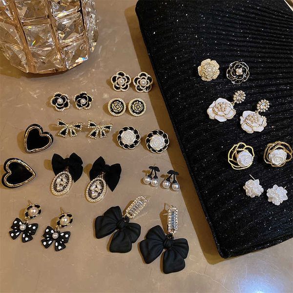 temperament black pearl earrings advanced small fragrance french s925 silver needle earrings female, Golden
temperament black pearl earrings advanced small fragrance french s925 silver needle earrings female, Golden