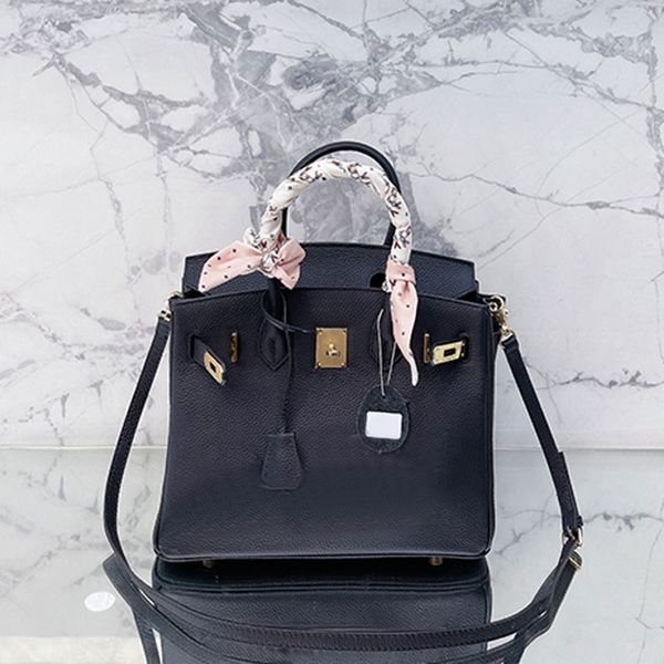 women shoulder bag large capacity handbags fashion tote bags classic hardware twist buckle leather flap removable strap ladies purse wallet
women shoulder bag large capacity handbags fashion tote bags classic hardware twist buckle leather flap removable strap ladies purse wallet