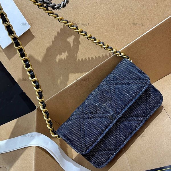 15cm french women designer mini woc flap bags chain cowboy chain metal shoulder crossbody luxury coin purse key card pouch makeup fashion ca
15cm french women designer mini woc flap bags chain cowboy chain metal shoulder crossbody luxury coin purse key card pouch makeup fashion ca
