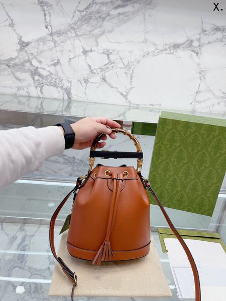 shoulder bags simple casual female big tote bucket bags quality leather women's designer handbag high capacity messenger
shoulder bags simple casual female big tote bucket bags quality leather women's designer handbag high capacity messenger