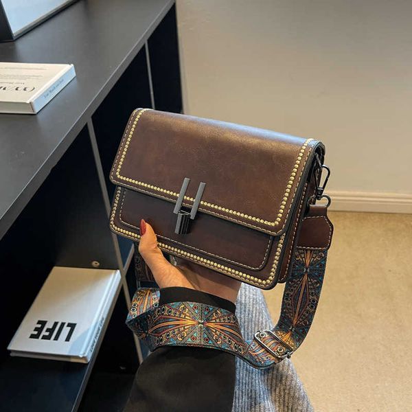 hand women's 2022 fashion korean version versatile one diagonal wide shoulder strap small square bag
hand women's 2022 fashion korean version versatile one diagonal wide shoulder strap small square bag