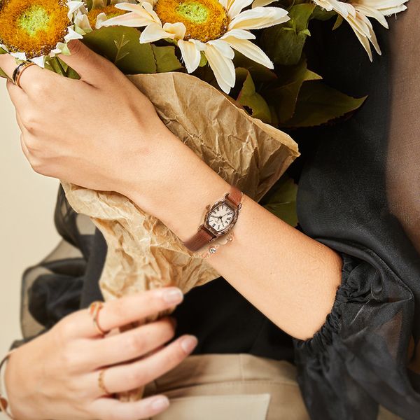 2021 new network red watch womens smalls wine bucket simple light luxury retro style students small ins style women watches-2, Slivery;brown
2021 new network red watch womens smalls wine bucket simple light luxury retro style students small ins style women watches-2, Slivery;brown