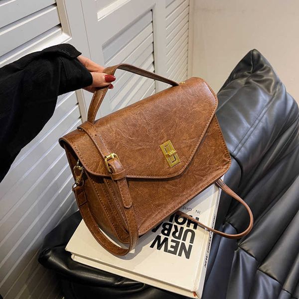 hand high sense small crowd women 2022 fashion autumn and winter mailman hand versatile one shoulder messenger bag
hand high sense small crowd women 2022 fashion autumn and winter mailman hand versatile one shoulder messenger bag