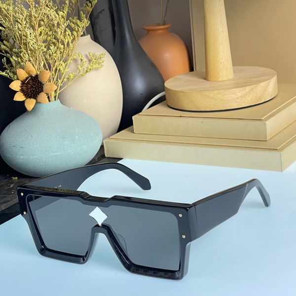 locs sunglasses gradient colouring frame flower compose four crystals composed women fashion big one-piece men millionaire glasses z1551 9gn, White;black
locs sunglasses gradient colouring frame flower compose four crystals composed women fashion big one-piece men millionaire glasses z1551 9gn, White;black