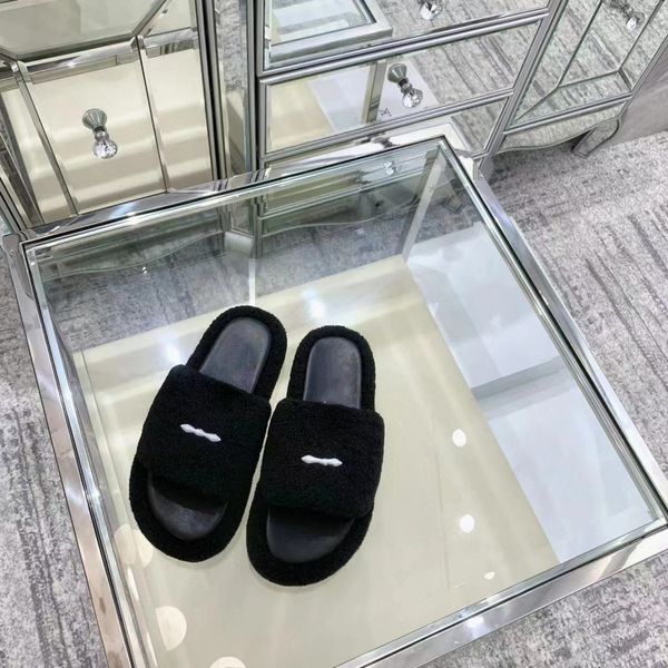 slippers slides new designer embroidery sandales women luxury indoor warm soft plush platform shoes winter open toe fur green black white le
slippers slides new designer embroidery sandales women luxury indoor warm soft plush platform shoes winter open toe fur green black white le