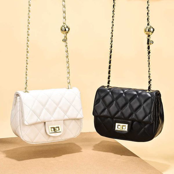 handbag 2022 xiangfeng lingge single shoulder messenger bag advanced small golden ball chain single shoulder bag
handbag 2022 xiangfeng lingge single shoulder messenger bag advanced small golden ball chain single shoulder bag