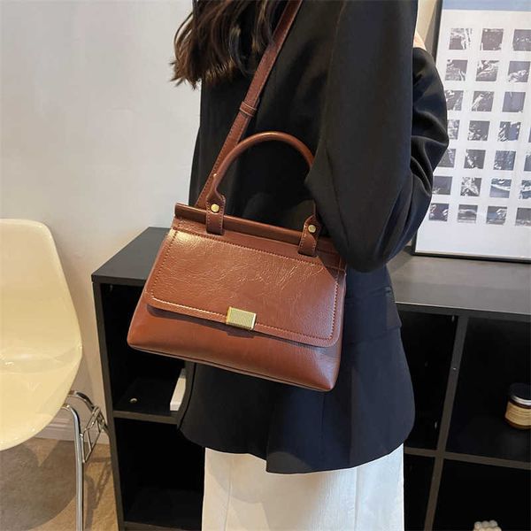 hand this year's women's 2022 fashion autumn and winter single shoulder messenger portable small square bag
hand this year's women's 2022 fashion autumn and winter single shoulder messenger portable small square bag
