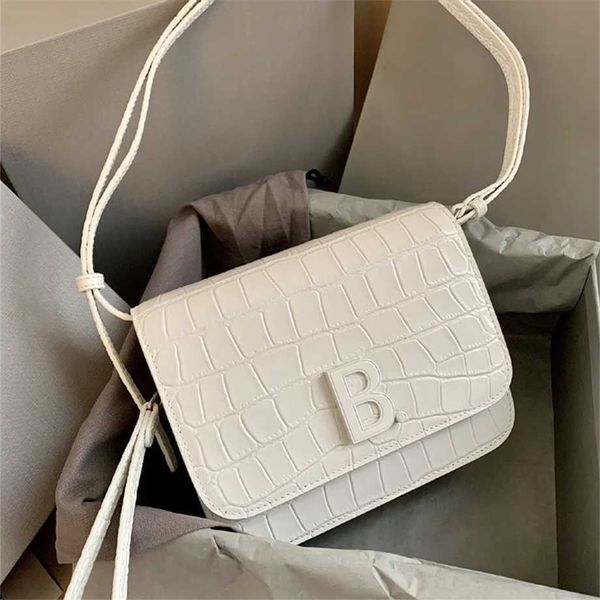 design purse bag new b-button crocodile pattern cowhide hourglass tofu female organ one shoulder slant cross small square
design purse bag new b-button crocodile pattern cowhide hourglass tofu female organ one shoulder slant cross small square