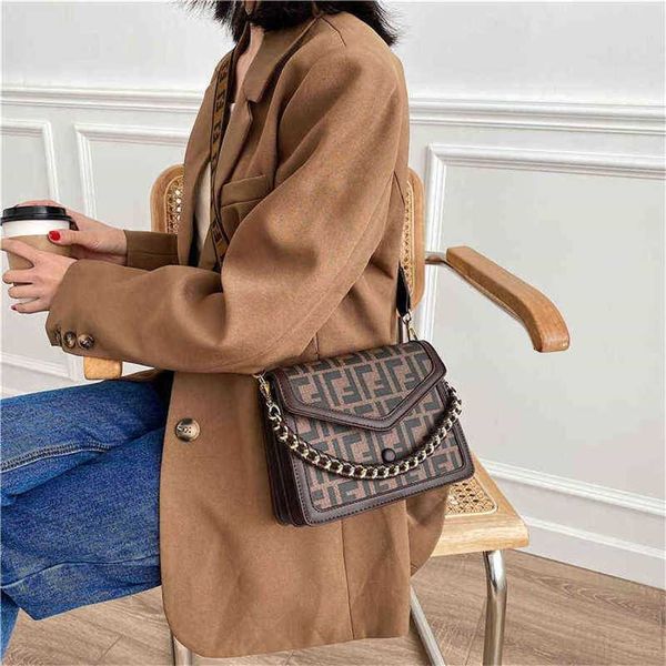 handbags outlet high women's new versatile one shoulder messenger bag retro style broadband chain small square bag
handbags outlet high women's new versatile one shoulder messenger bag retro style broadband chain small square bag