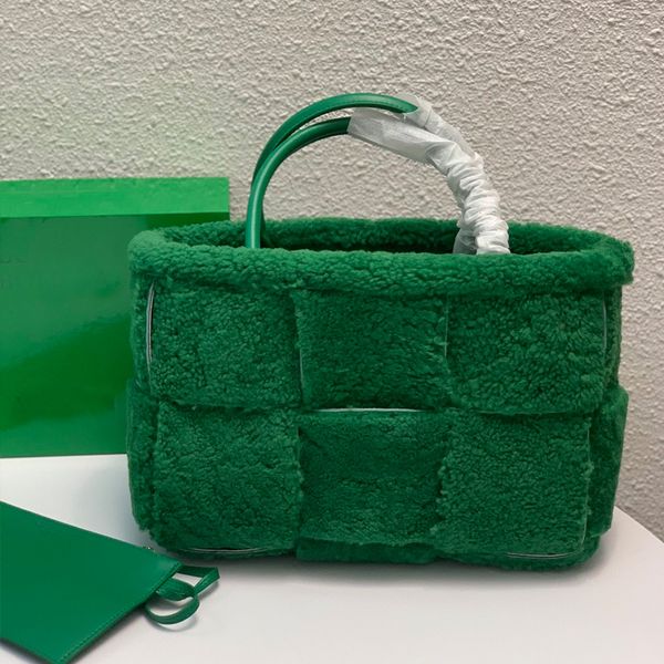 woven sherpa tote bag winter fur handbag purse genuine leather braided large shopping bags detachable interior zipped pocket fashion letter
woven sherpa tote bag winter fur handbag purse genuine leather braided large shopping bags detachable interior zipped pocket fashion letter