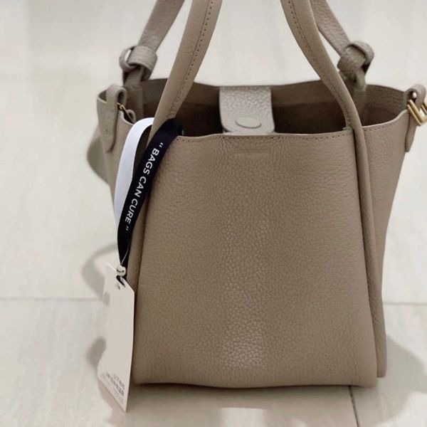 handbag songmont medium high version vegetable basket bag series women's large capacity portable oblique cross bucket bag688
handbag songmont medium high version vegetable basket bag series women's large capacity portable oblique cross bucket bag688