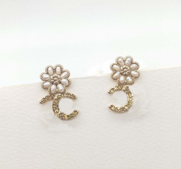 2022 luxury quality charm stud earring flower design and nature shell beads have box stamp ps3517a, Golden
2022 luxury quality charm stud earring flower design and nature shell beads have box stamp ps3517a, Golden