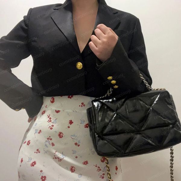 2023 colors women's lambskin 19 bags original quality quilted flap crossbody bags silver metal lock 26cm ladies shoulder bag designer h
2023 colors women's lambskin 19 bags original quality quilted flap crossbody bags silver metal lock 26cm ladies shoulder bag designer h