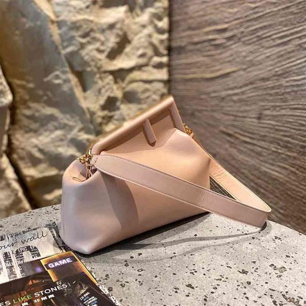 designer handbags women 2021 luxurys fend first series metal wrapped dinner handbag single shoulder messenger bag kxok215r
designer handbags women 2021 luxurys fend first series metal wrapped dinner handbag single shoulder messenger bag kxok215r