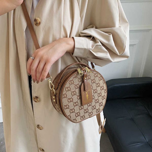handbag popular small female simple new fashion sling single shoulder messenger bag portable round cake bag
handbag popular small female simple new fashion sling single shoulder messenger bag portable round cake bag